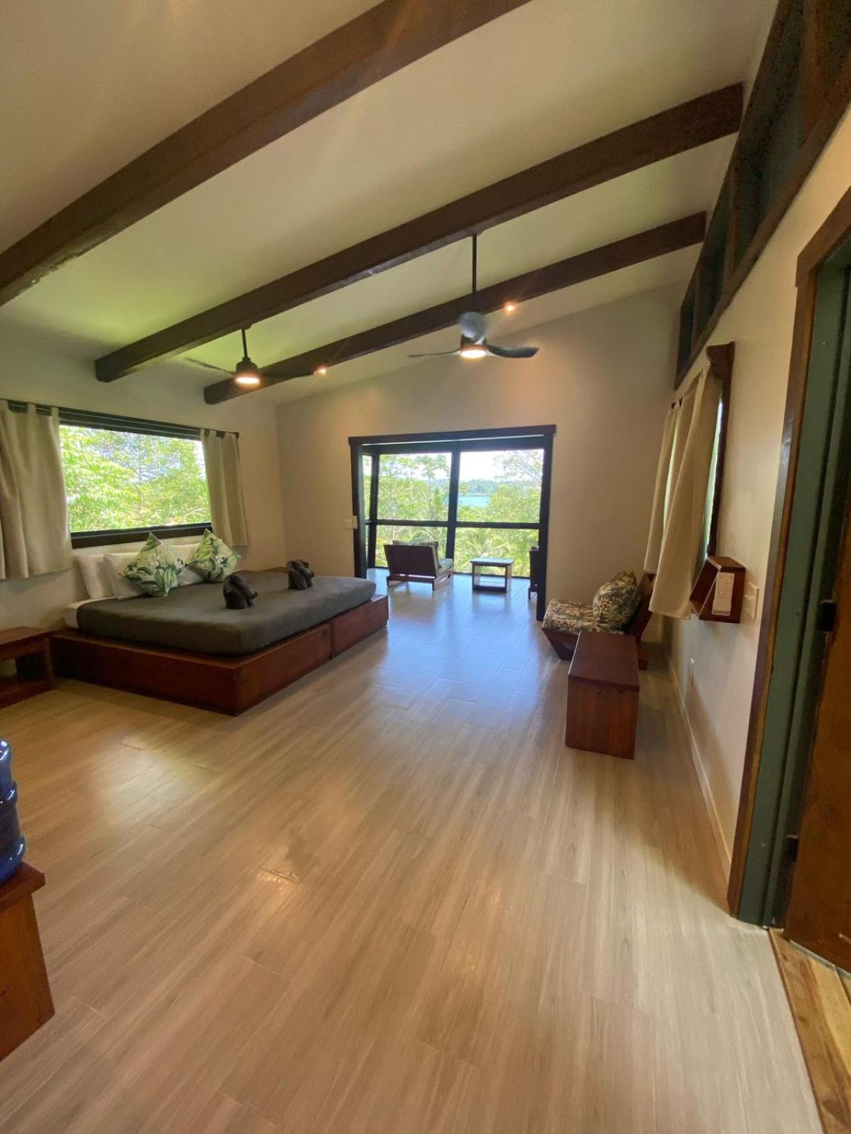 Roam Yoga & Wellness Lodge โบกัสทาวน์ ภายนอก รูปภาพ