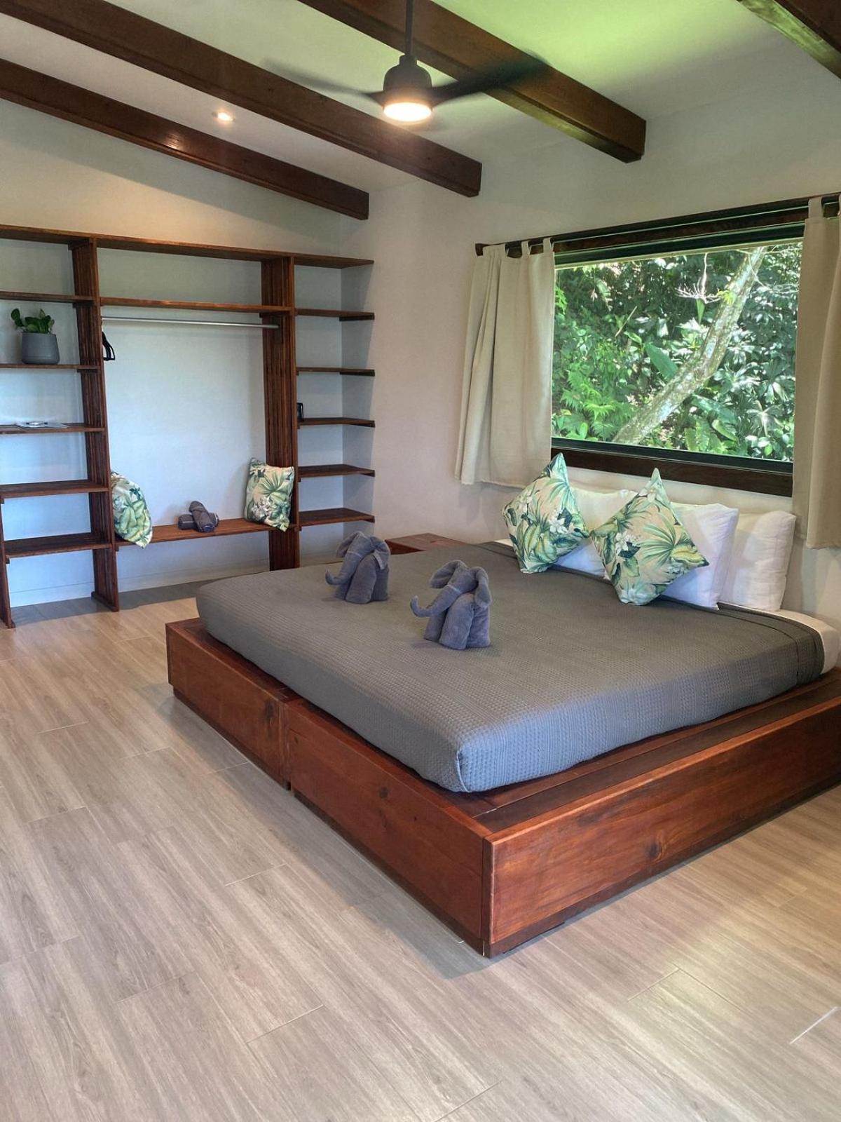 Roam Yoga & Wellness Lodge โบกัสทาวน์ ภายนอก รูปภาพ
